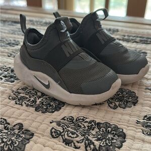 Nike Flex Runner 4 Toddler Slip-On Lightweight Shoes, Size 6